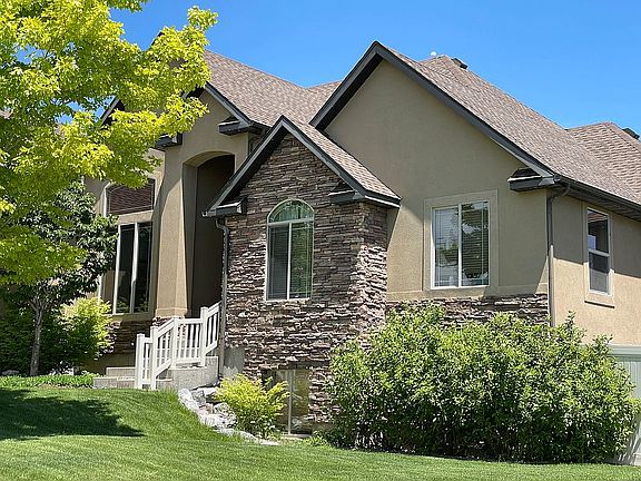 3rd image of 3486 N Hillside Dr