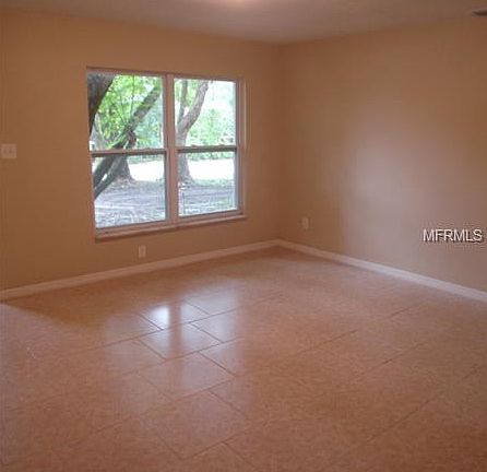 5th image of 1219 Lake Lucerne Cir