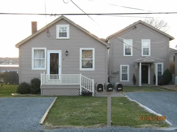 12 Seascape Ave #B, Middletown, RI 02842