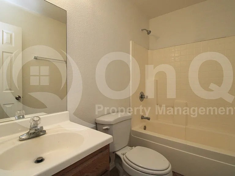 144 W Lincoln Ave — Photo 18