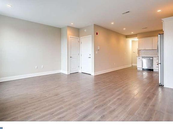 4th image of 1922 W Girard Ave #2