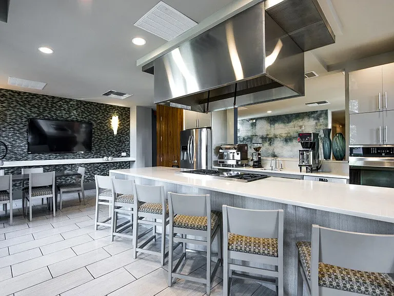 Varela Westshore Apartments — Photo 25