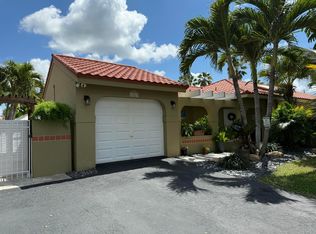1227 Seagrape Cir, Weston, FL 33326