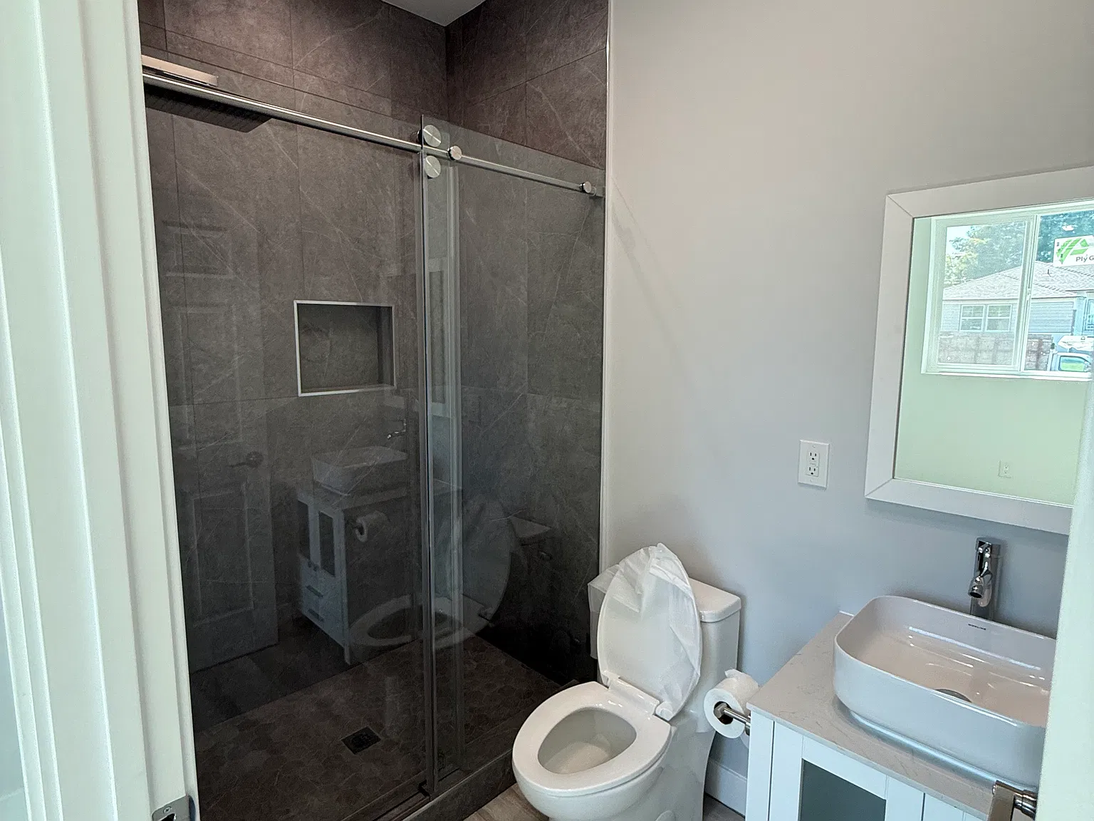 1 bed, 310 sqft, $1,800 — Photo 4