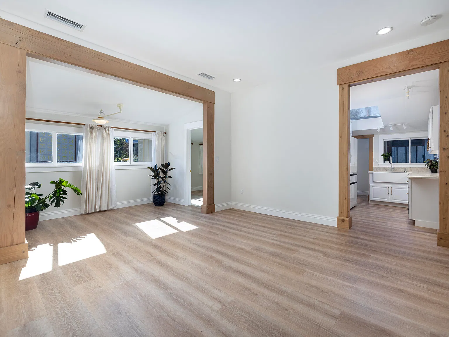 3 bed, 1.0 bath, 1039 sqft, $6,800 — Photo 3