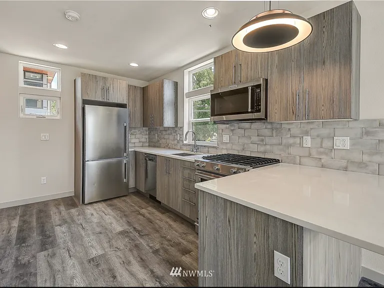 730 N 43rd St — Photo 1