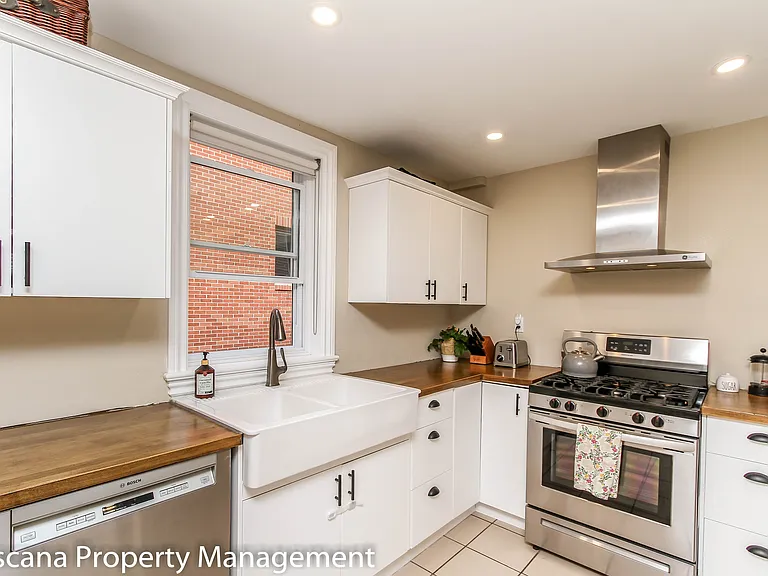 294 Crichton St #1 — Photo 10