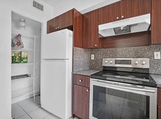 306 NW 84th Ter #306, Miami, FL 33150