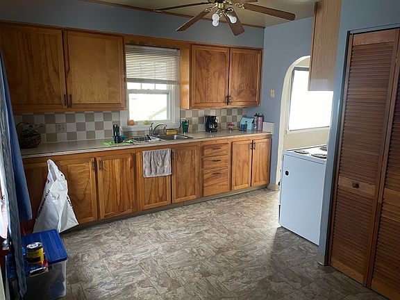 4th image of 404 Jefferson St
