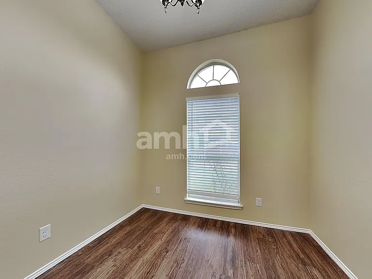 223 Dartmouth Dr — Photo 6