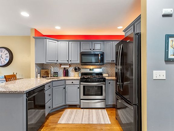 3rd image of 5 Sunnyside Dr Unit 5