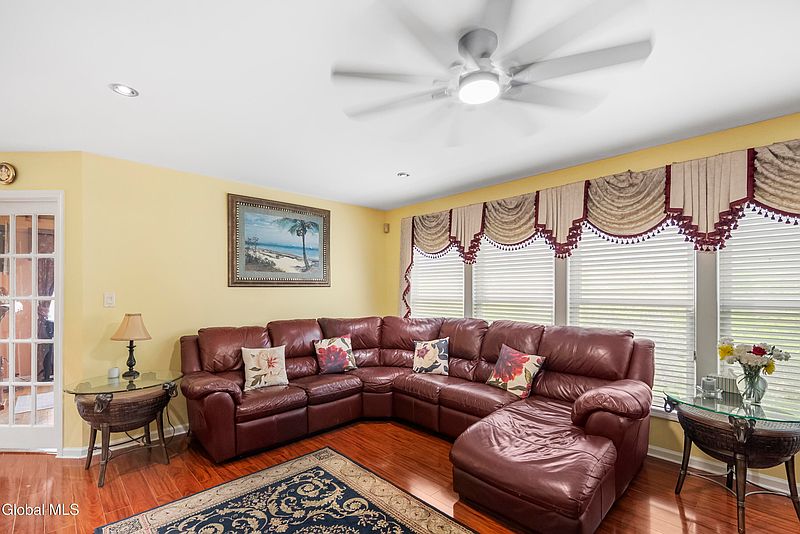4th image of 257 Longhouse Lane