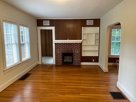 3rd image of 2760 Shady Valley Dr NE