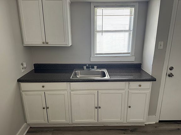 5th image of 3757 Fairmont Ave