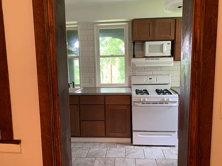 216 University Ave — Photo 26