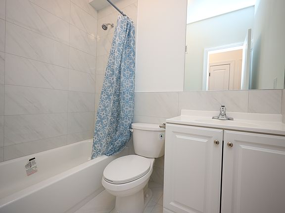 3rd image of 136 Beach St #1