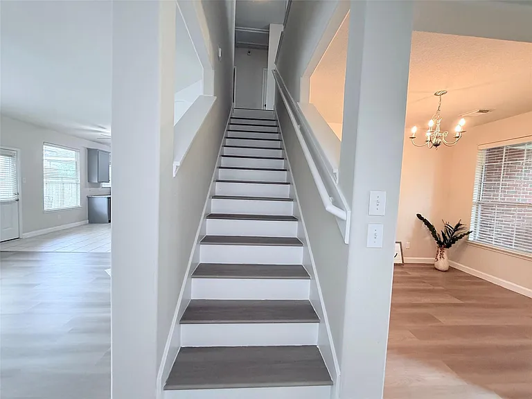 26430 Richwood Oaks Dr — Photo 12