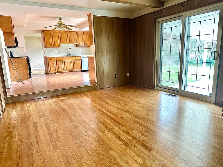 32307 Cambridge Dr — Photo 6