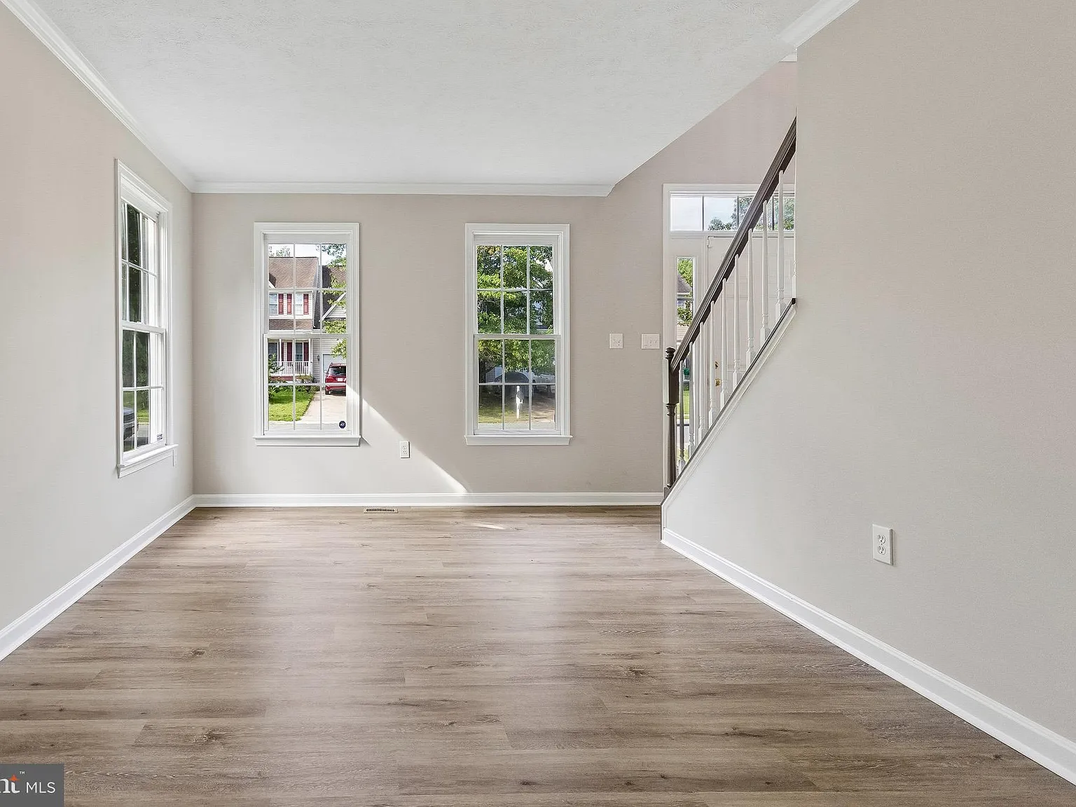 6 bed, 3.5 bath, 3326 sqft, $3,800 — Photo 3