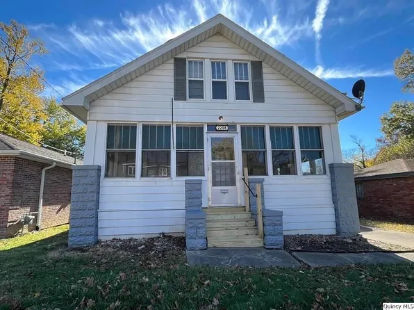 2208 Oak St, Quincy, IL 62301