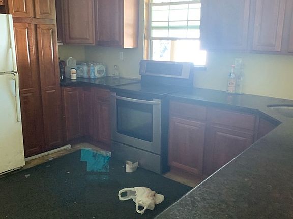 3rd image of 1152 Hill St