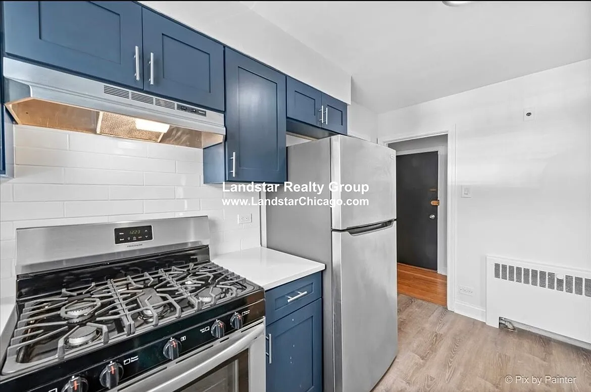 Building Photo - 2731 W Berwyn Ave #3