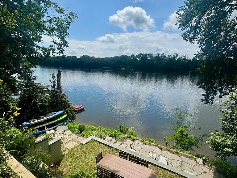 River Dr — Photo 82
