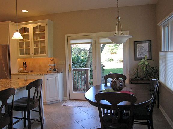 Cheery Breakfast Nook