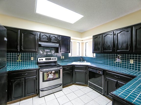 4th image of 2512 N 27th Ln
