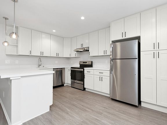 4th image of 1599 Green St #105