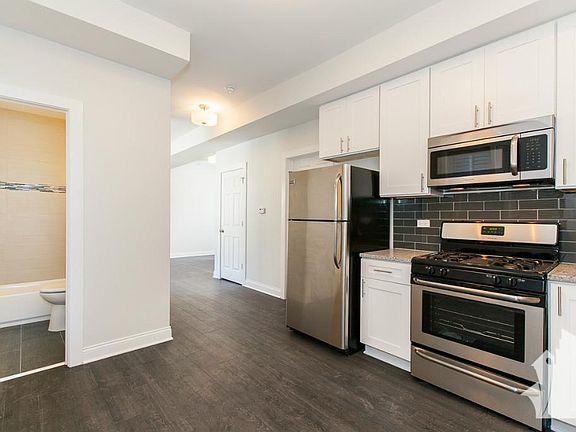 3rd image of 3121 N Southport Ave #2