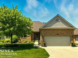 1980 Fairway Glen Ln #15, Saint Clair, MI 48079