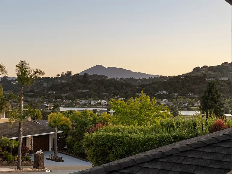 31 San Marino Dr — Photo 5