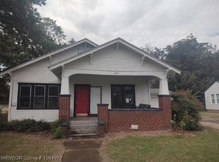 702 N 5th St, Paris, AR 72855