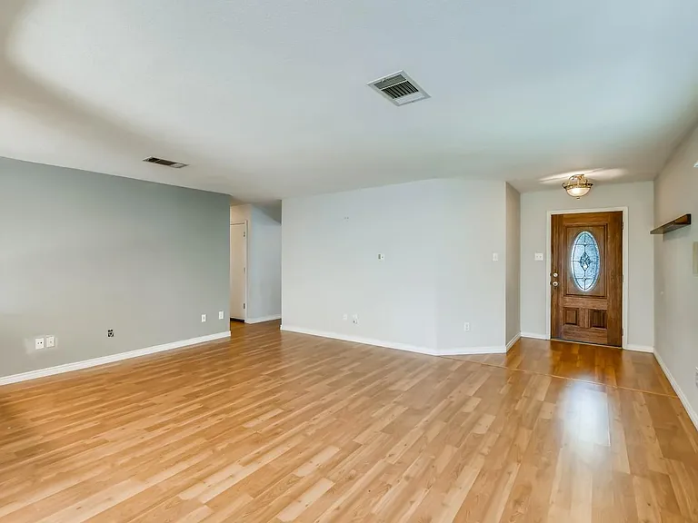 303 Bello Dr — Photo 3