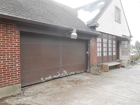 3rd image of 321 Brookside Dr