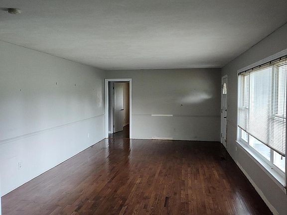 4th image of 142 Harmon Dr N