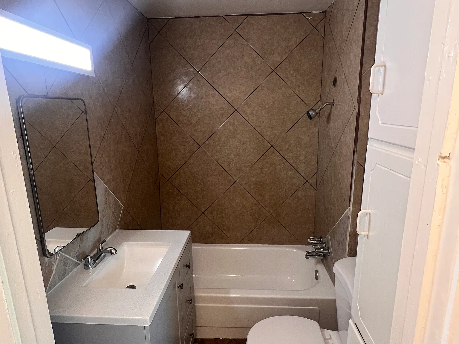 2 bed, 762 sqft, $1,100 — Photo 2