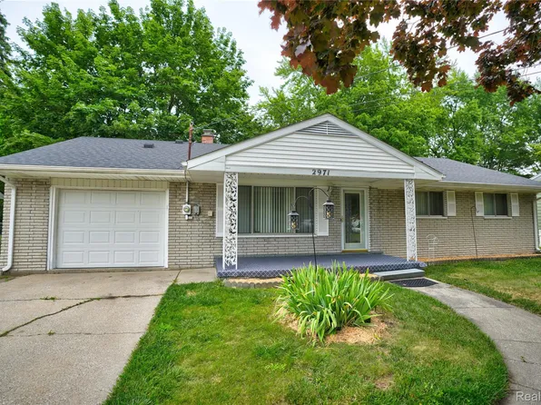 2971 Welland Dr, Saginaw, MI 48601