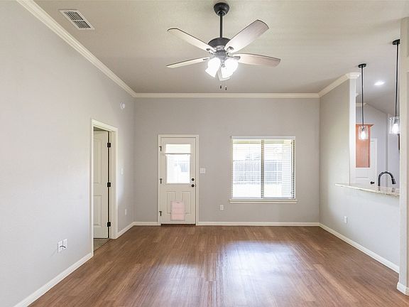 4th image of 7025 Jennings Dr