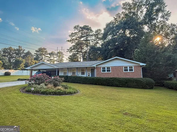 1733 Rhonda Ln, Stone Mountain, GA 30087
