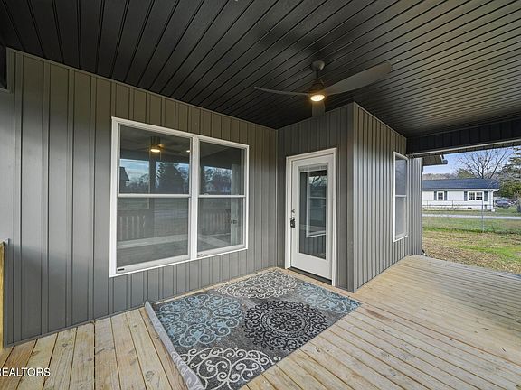 3rd image of 716 Scott Ave