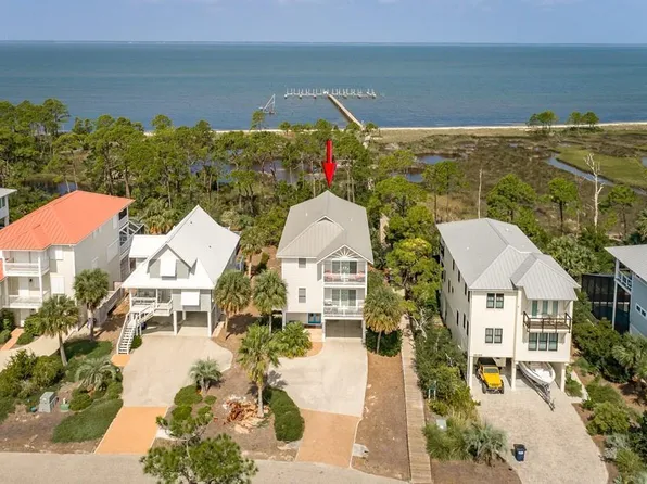 1637 Wayfarers Ct, Saint George Island, FL 32328