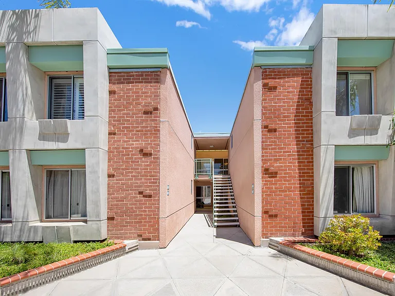 5301 Balboa Blvd #M8 — Photo 18