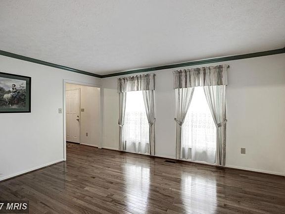 4th image of 14912 Falconwood Dr