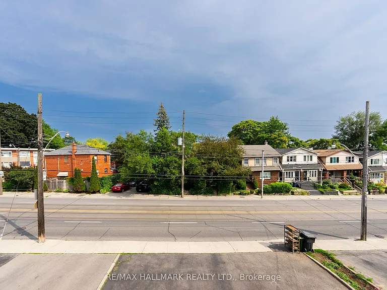 402 Kingston Rd — Photo 10