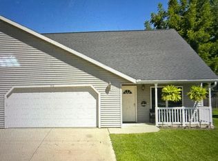 113 5th St, Oconto, WI 54153