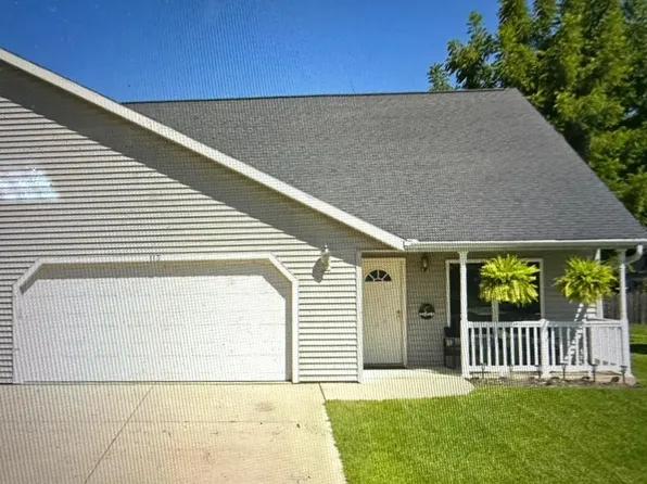 113 5th St, Oconto, WI 54153