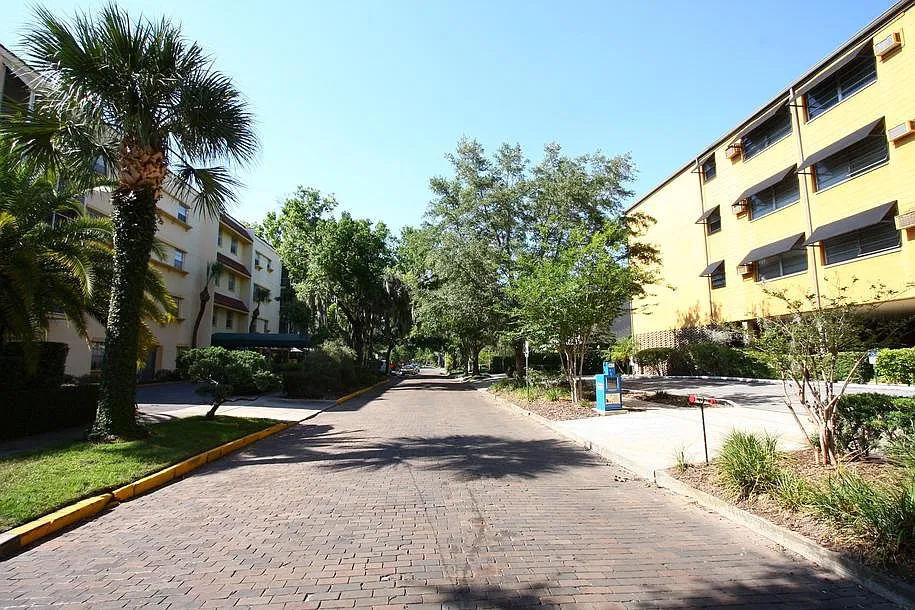 Park East Park Knowles Apartments — Photo 4