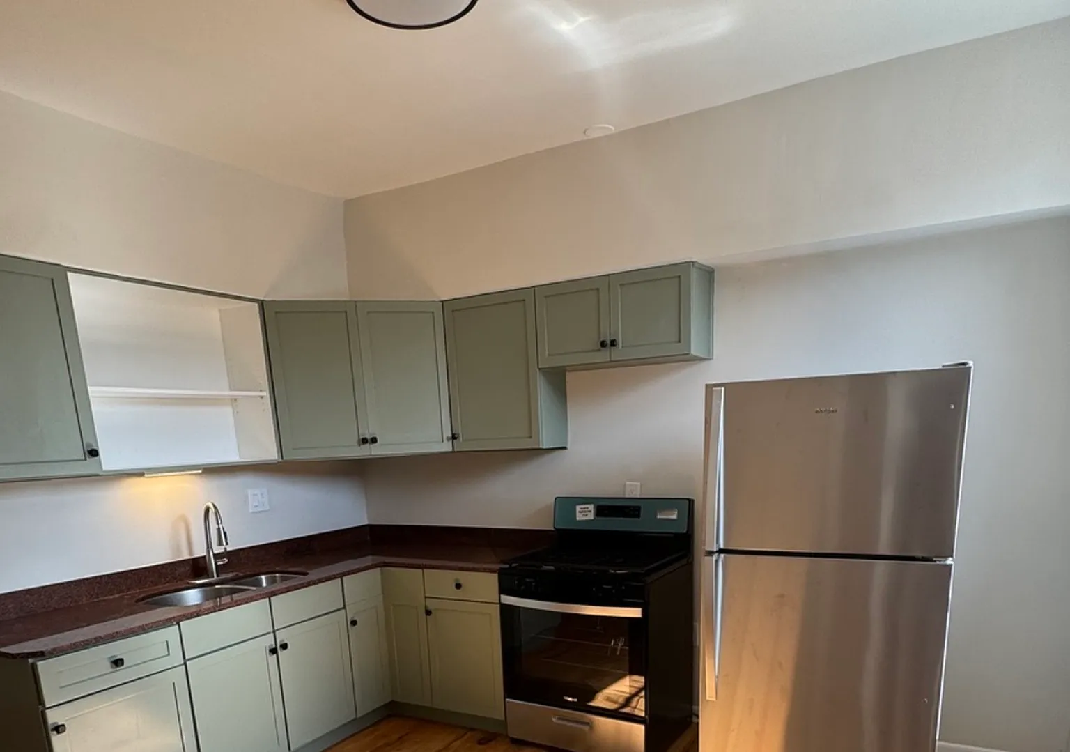 3 bed, 1200 sqft, $1,950 — Photo 4